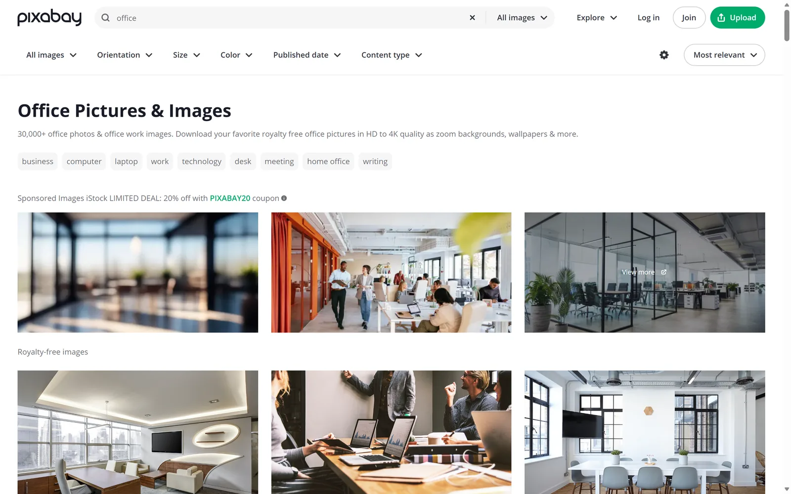 חיפוש office ב-Pixabay: הכותרת Office Pictures and Images, שורה של Sponsored Images מ-iStock עם הנחה ומתחתיה Royalty-free images של משרדים